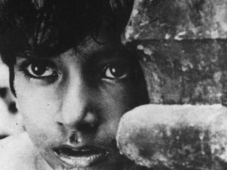 Pather panchali full best sale movie with english subtitles